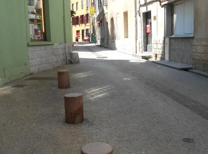 Belle T2 Neuf Et En Plein Centre