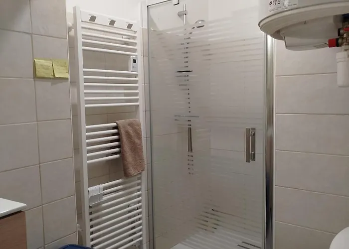 Belle T2 Neuf Et En Plein Centre *